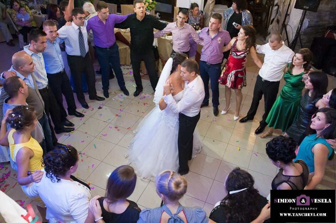 Сватбата на Деси и Борис - Сватбен фотограф и сватбен видео оператор в Пловдив