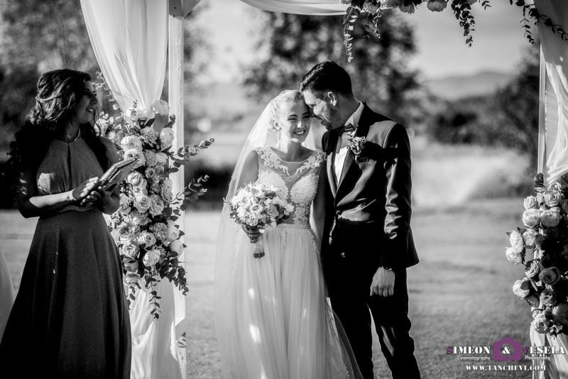 Сватбата на Цвети и Боян в голф клуб Света София, Равно поле / Сватбен фотограф и сватбено видеозаснемане в София