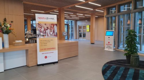 borne d'accueil visiteur avec impression de badge