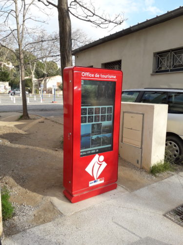 totem tactile extérieur - office de tourisme