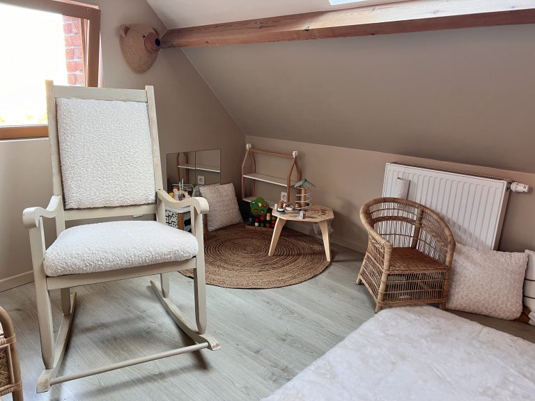 Rocking chair relooké tissu bouclette