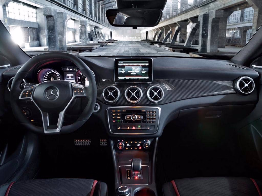 Foto binnenkant Mercedes cla automaat