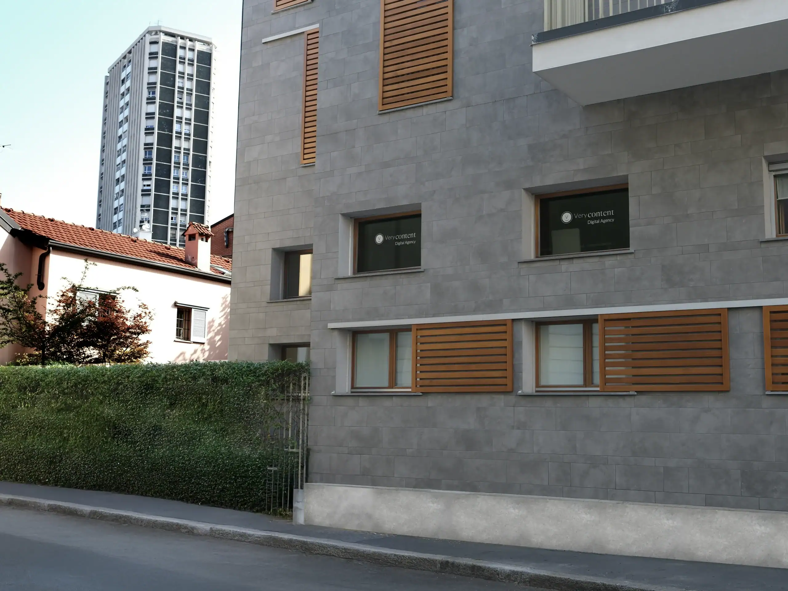 Ufficio Very Content Milano — esterno giardino