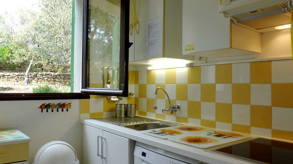 Villa de charme Terre-Brûlée : confort, piscine et calanques Villa Terre Brulee Cuisine 1R