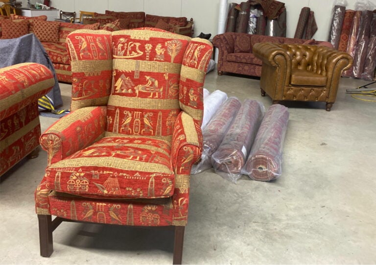 Ausstellung vom Englischen Ohrensessel im Showroom