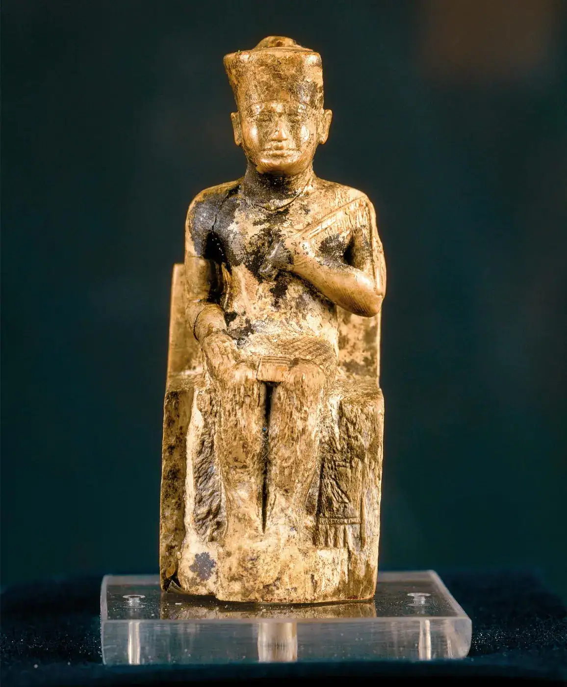 Small ivory royal statuette discovered at Abydos