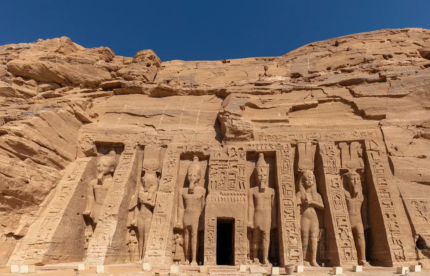 Royal couple presenting offerings to Egyptian deities