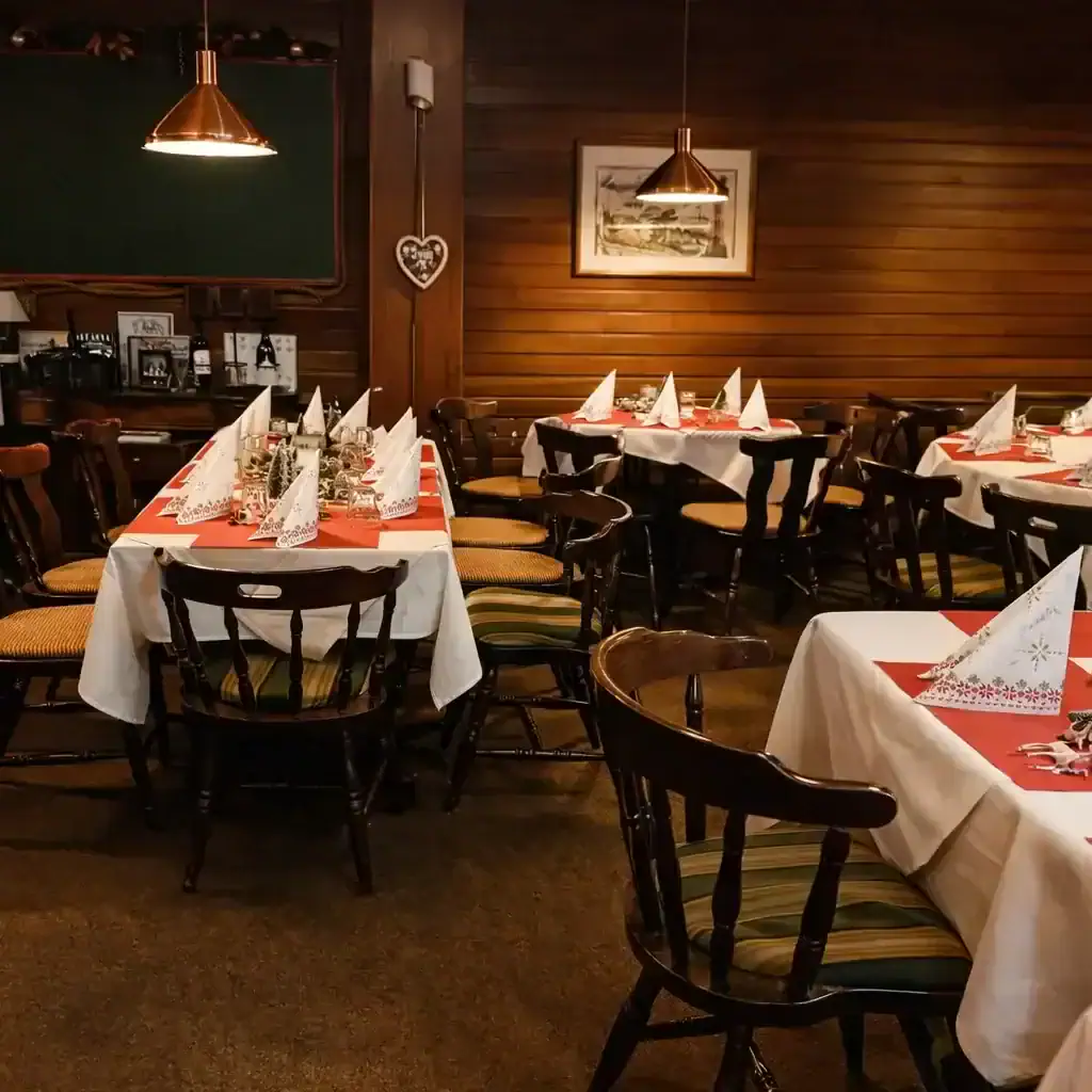Gemütlicher Gastraum in Yvonnes kleinem Gasthaus in Wedel