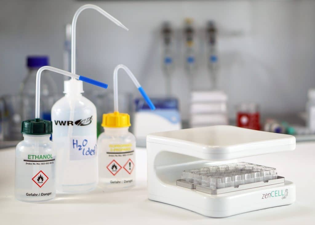 zenCELL owl inside hypoxic incubator — flat ribbon cable connection for uninterrupted hypoxic cell culture monitoring