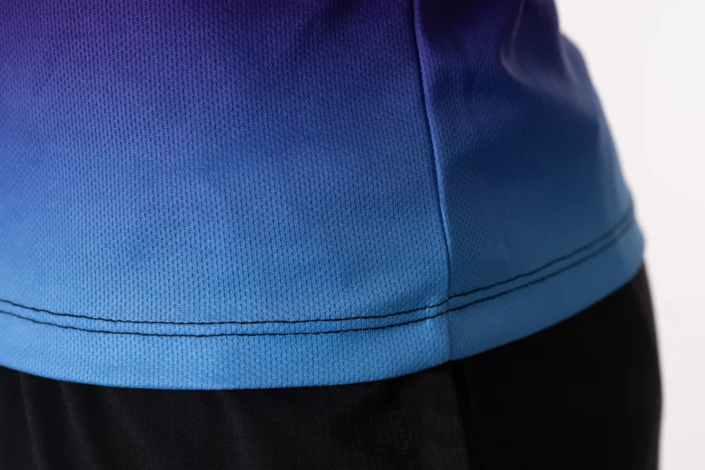 TBT Sportshirt ontwerpen detailfoto van de onderkant