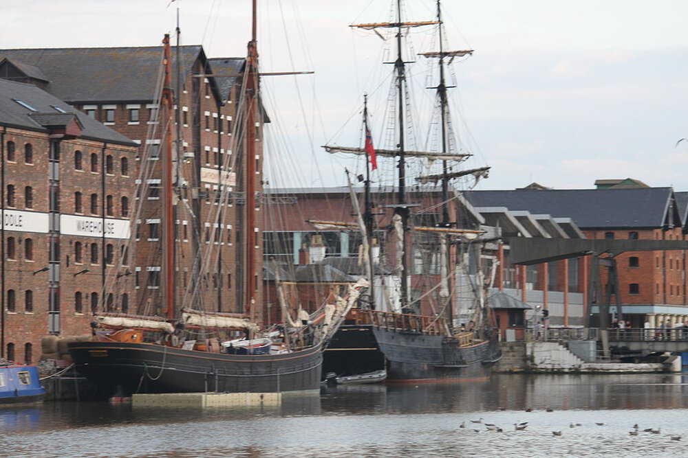 Alice in Wonderland: Through the Looking Glass, Film Locations and Trailers 7 Earl of Pembroke, Alice Through the Looking Glass, The Wonder , Gloucester, Alice 2, Film Location