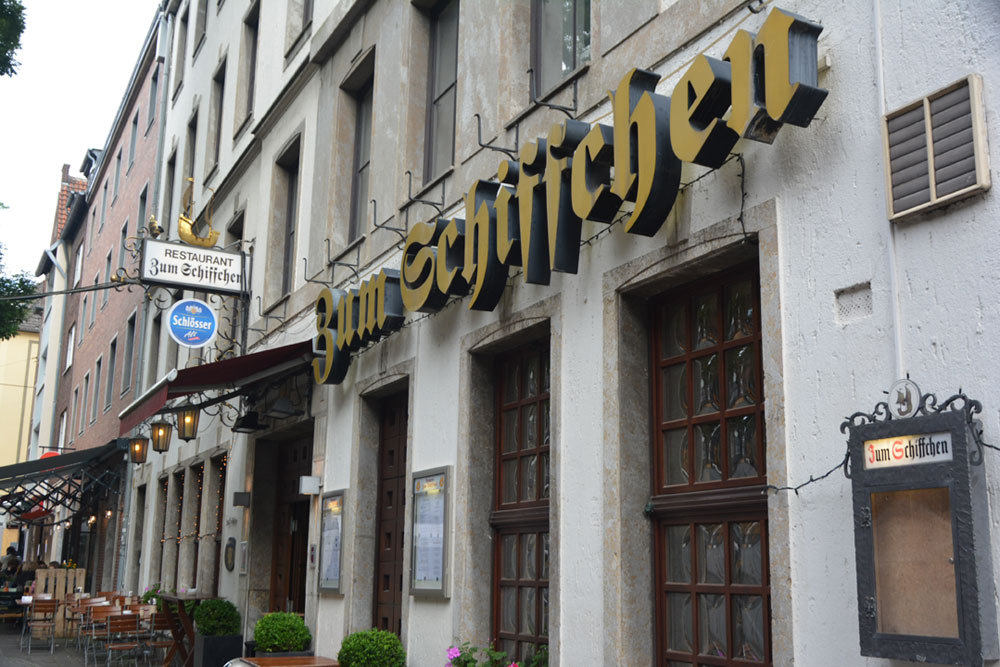 Totally Awesome Places to Eat in Dusseldorf Germany 2 places-to-eat-in-dusseldorf-christa-thompson