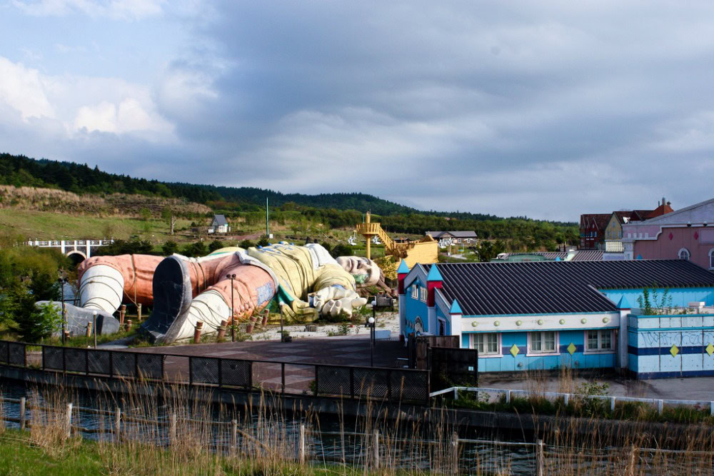 Abandon theme parks in Japan