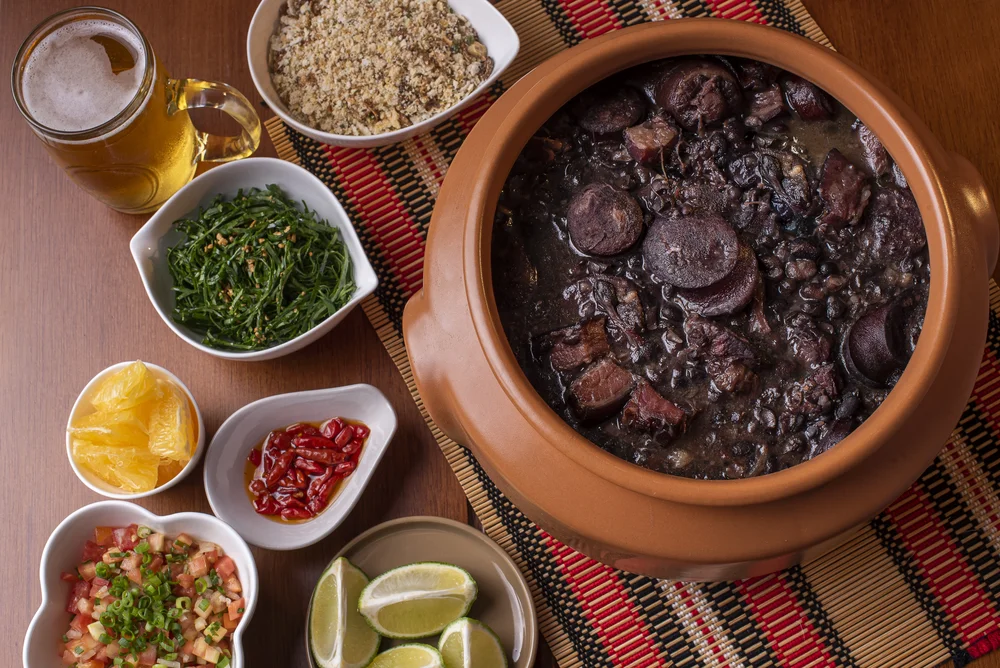 Ingredientes - A melhor Receita de feijoada utilizando panela de Cerâmica Ingredientes-A-melhor-Receita-de-feijoada-utilizando-panela-de-Ceramica