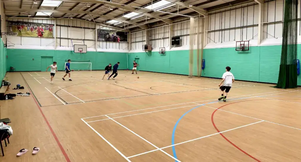 FHC-Sprachreisen - Sporthalle am Dover College