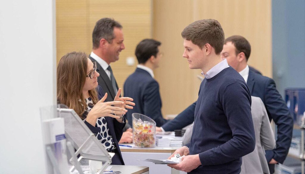 Jobmesse - Besucher und Aussteller