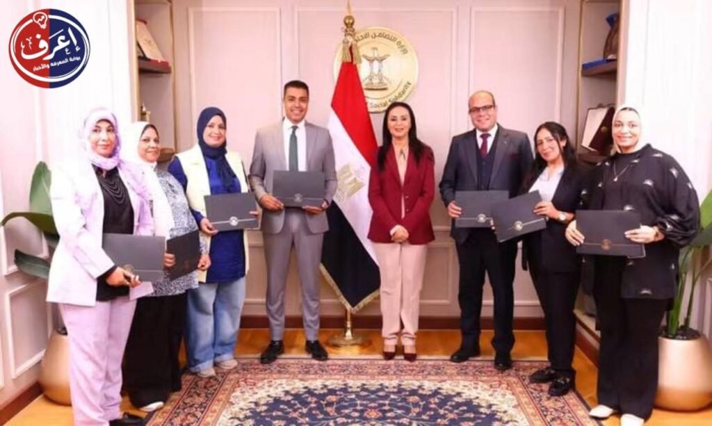 تكريم ثلاث ركائز التسويق والشكاوى والتأثيث
