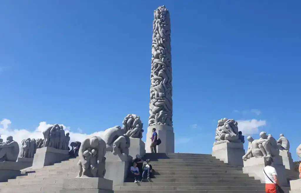 The famous columns and statues in Vigeland Park