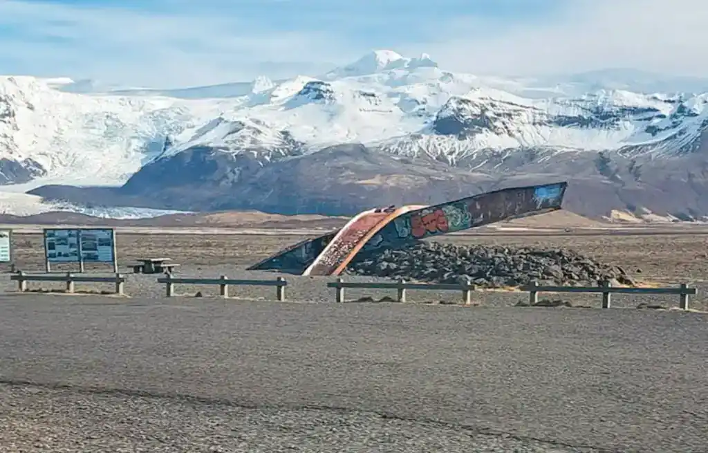 Skeiðará Bridge Monument