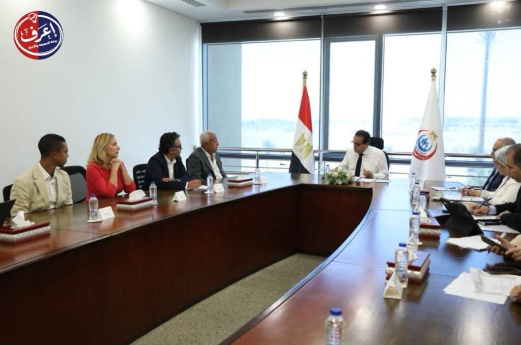 الصحة تبحث التوسع في جراحات استبدال المفاصل باستخدام الروبوت