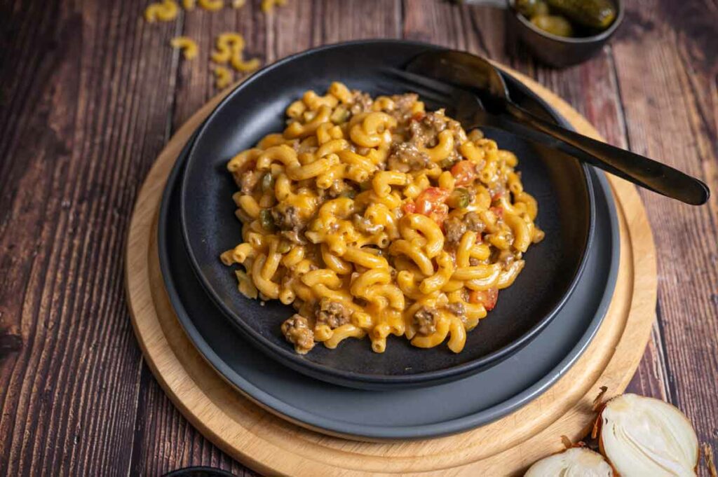 Cheeseburger Pasta mit Hackfleisch