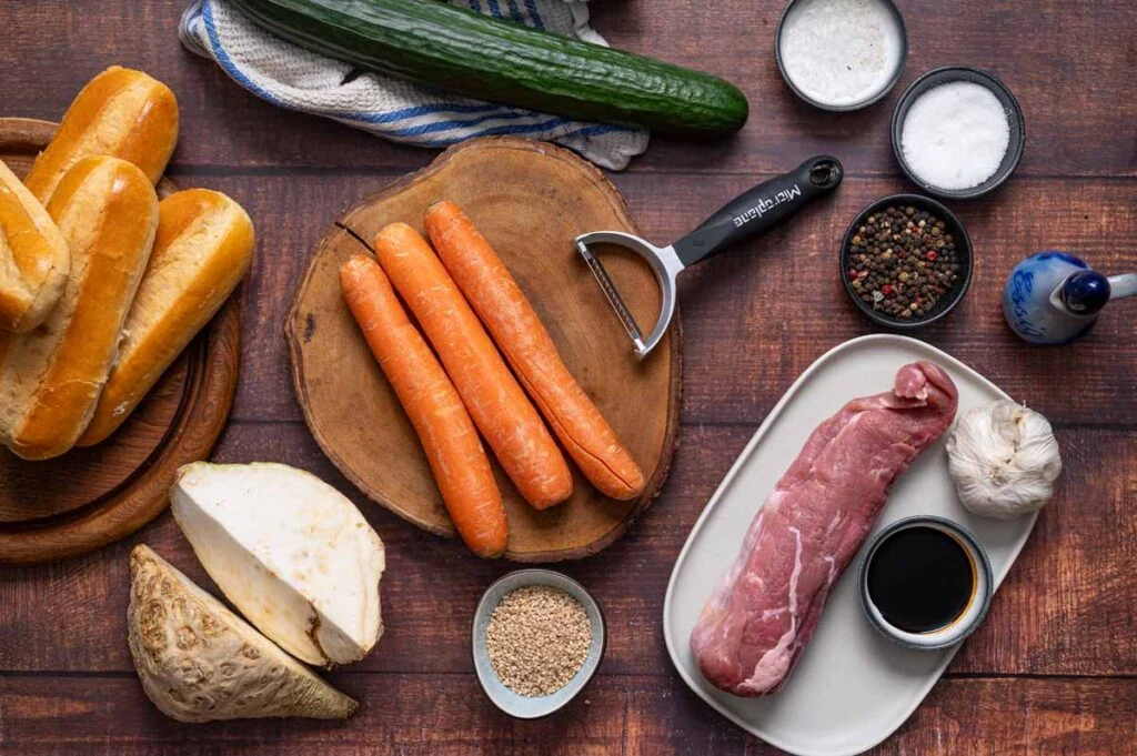 Mariniertes Schweinefilet für Banh Mi in der Pfanne scharf angebraten