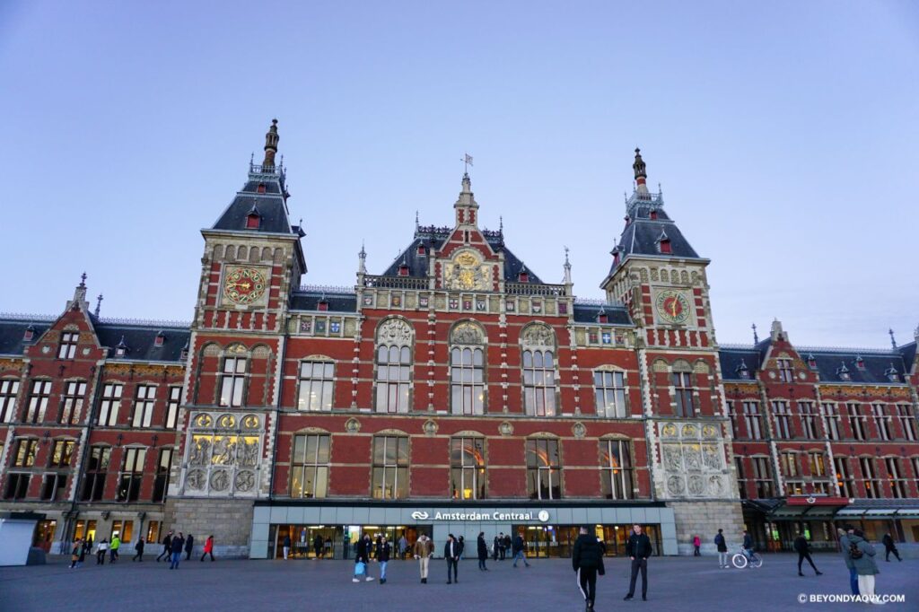 Rich results on Google's SERP when searching for ‘เที่ยวอัมสเตอร์ดัม (Amsterdam)’, เที่ยวอัมสเตอร์ดัม’, ‘Amsterdam’, ‘อัมสเตอร์ดัม การเดินทาง’, ‘อัมสเตอร์ดัมท่องเที่ยว’, ‘อัมสเตอร์ดัม สถานที่ท่องเที่ยว’, ‘พิพิธภัณฑ์ในอัมสเตอร์ดัม’, and ‘วางแผนเที่ยวอัมสเตอร์ดัม’