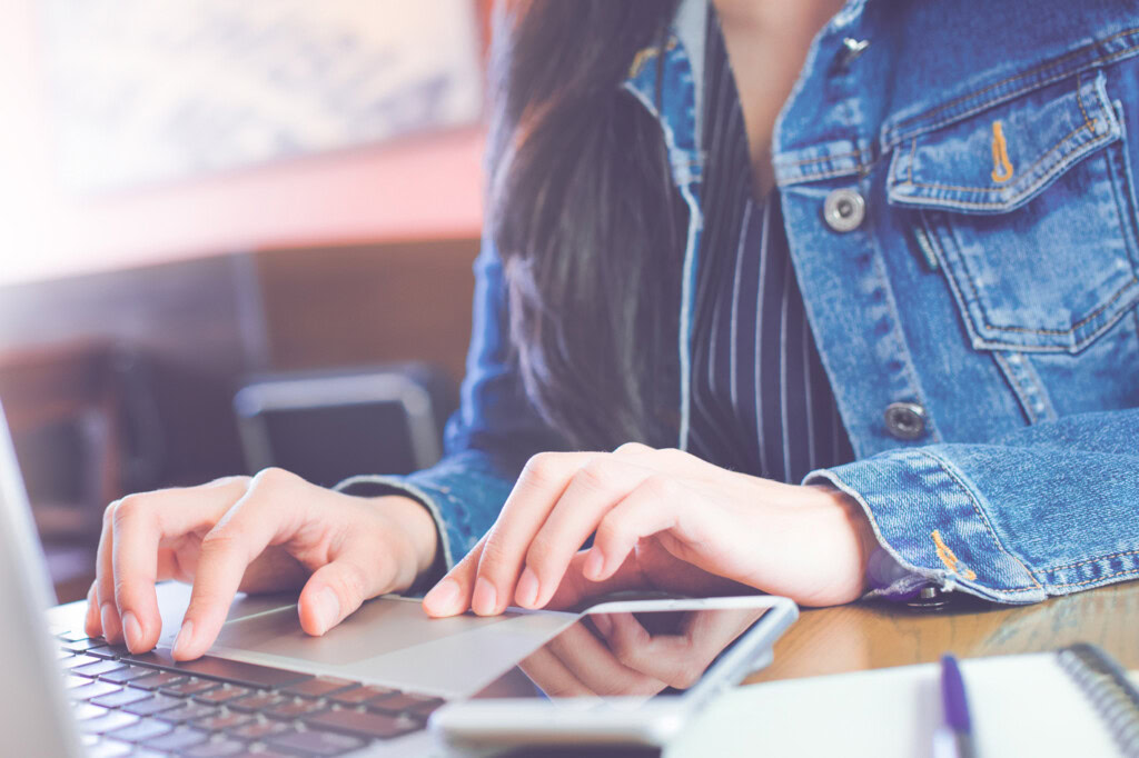 Tutorial Anmeldung Talentefinder, Online, arbeiten am Laptop & Smartphone.