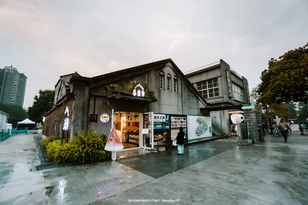 Rich results on Google's SERP when searching for 'เที่ยวไทเปด้วยตัวเอง', 'เที่ยวไทเป', 'เที่ยวไต้หวันด้วยตัวเอง', 'ศูนย์ความคิดสร้างสรรค์ฮว่าซาน', and 'Huashan 1914 Creative Park'