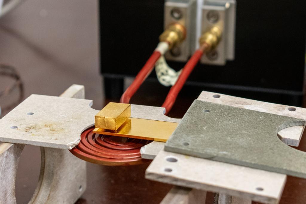 induction soldering of aluminum plate with glass block induction soldering of aluminum plate with glass block