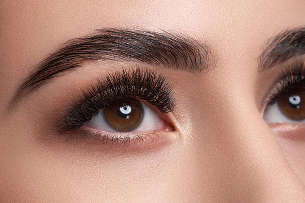 Transplantations de sourcils vs. Micropigmentation Sourcils