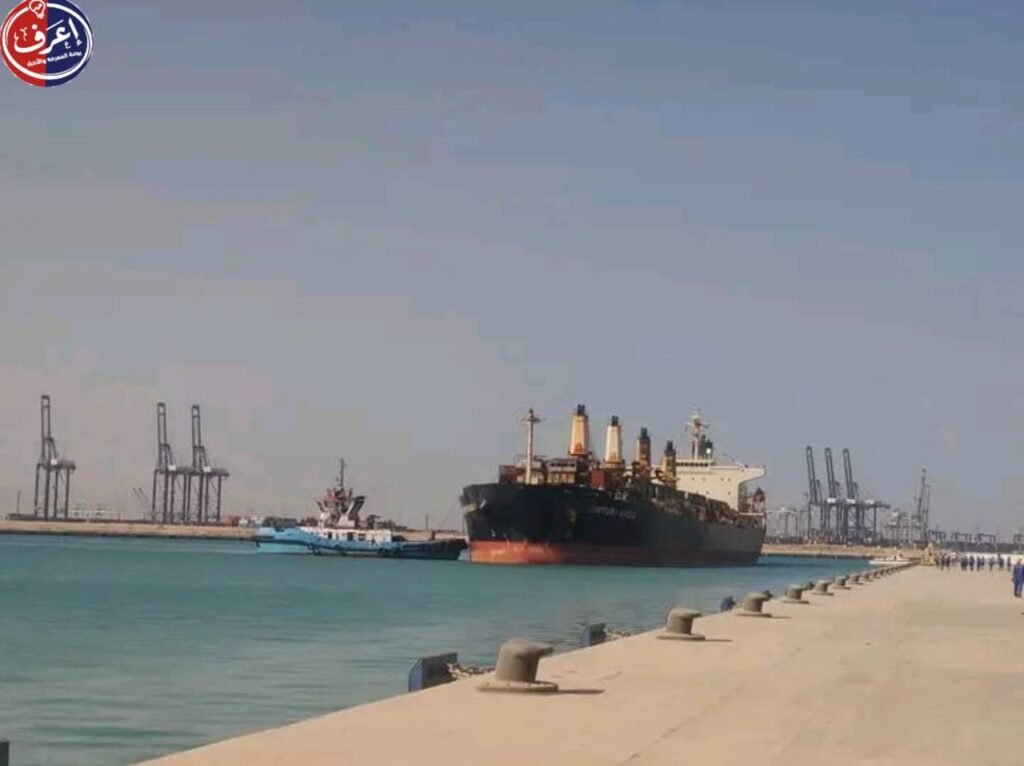 ميناء السخنة يستقبل السفينة CENTURY EAGLE في أول عمليه تداول تجاري بمحطة ترانس كارجو