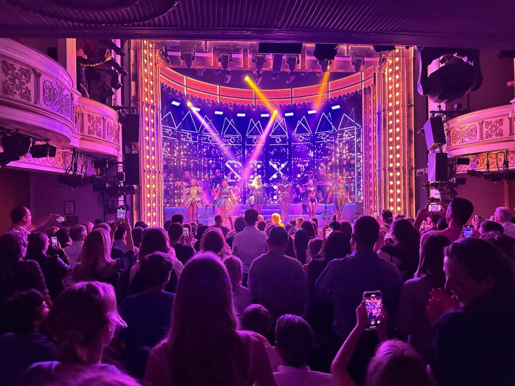 FHC Sprachreisen - Musical SIX