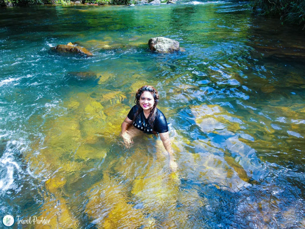 Travel girl bath - Sri Lanka Travel