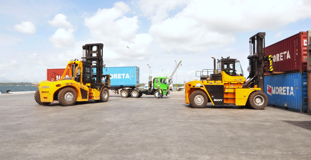 proses loading barang besar ekspedisi surabaya samarinda