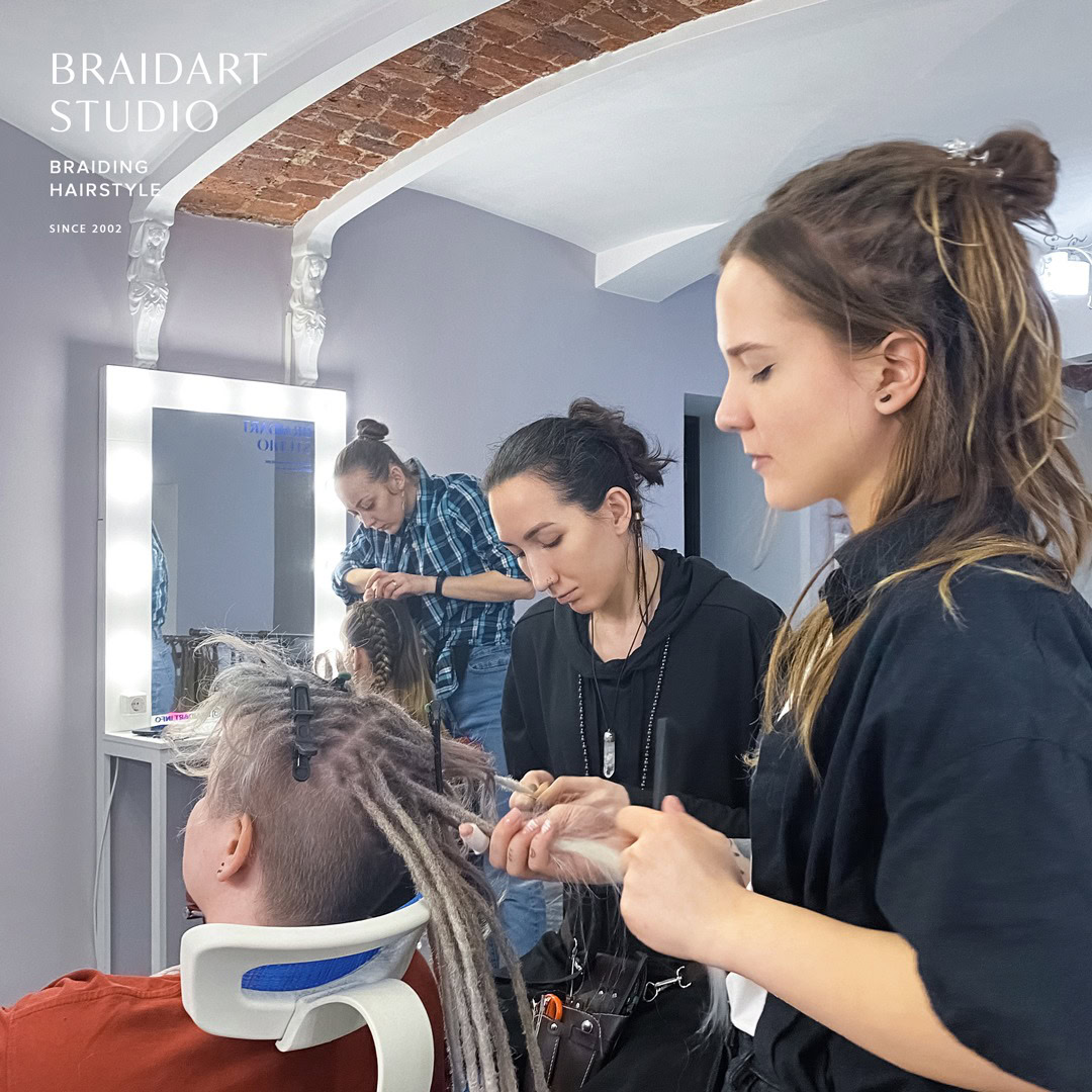 Заплетение в 4 руки в Студии BRAIDART