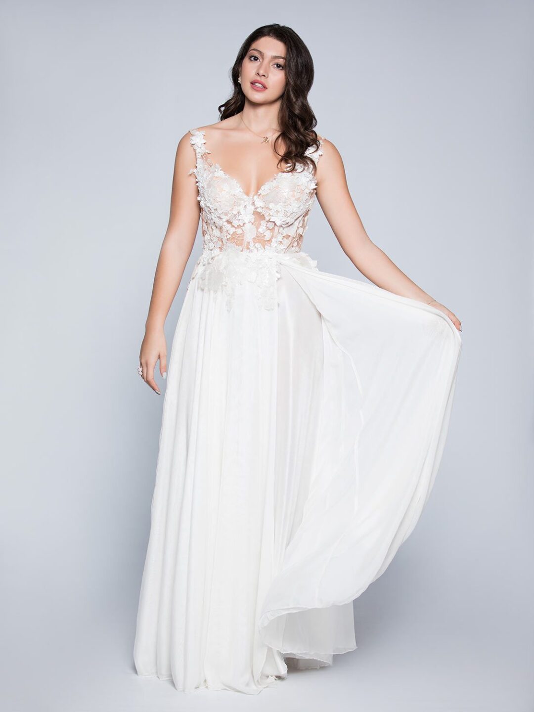 Νυφικό ολομέταξο με δαντέλα