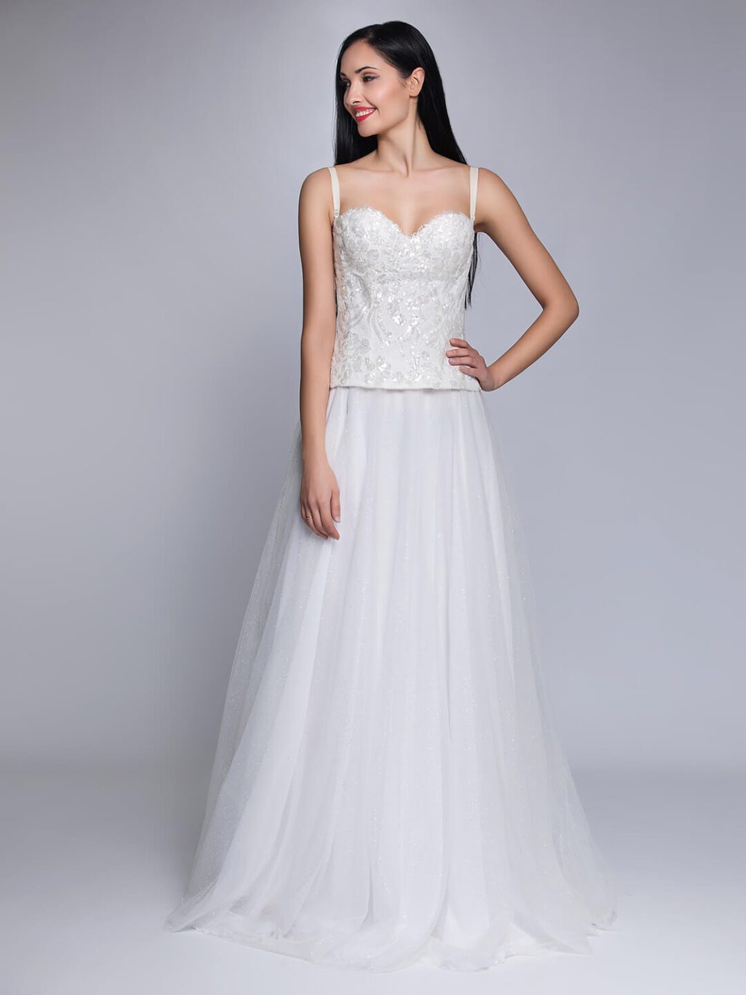 Ρομαντικό και μοντέρνο νυφικό από 2 κομμάτια