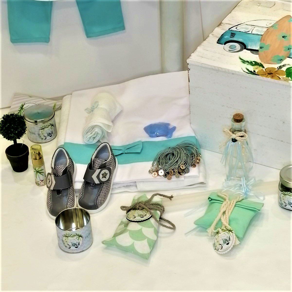 Θεματική βάπτιση για αγόρι με θέμα το σερφ και το βανάκι