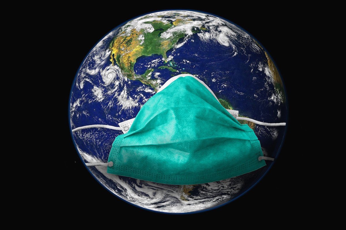 Darstellung des Planeten Erde mit einer grünen Gesichtsmaske.