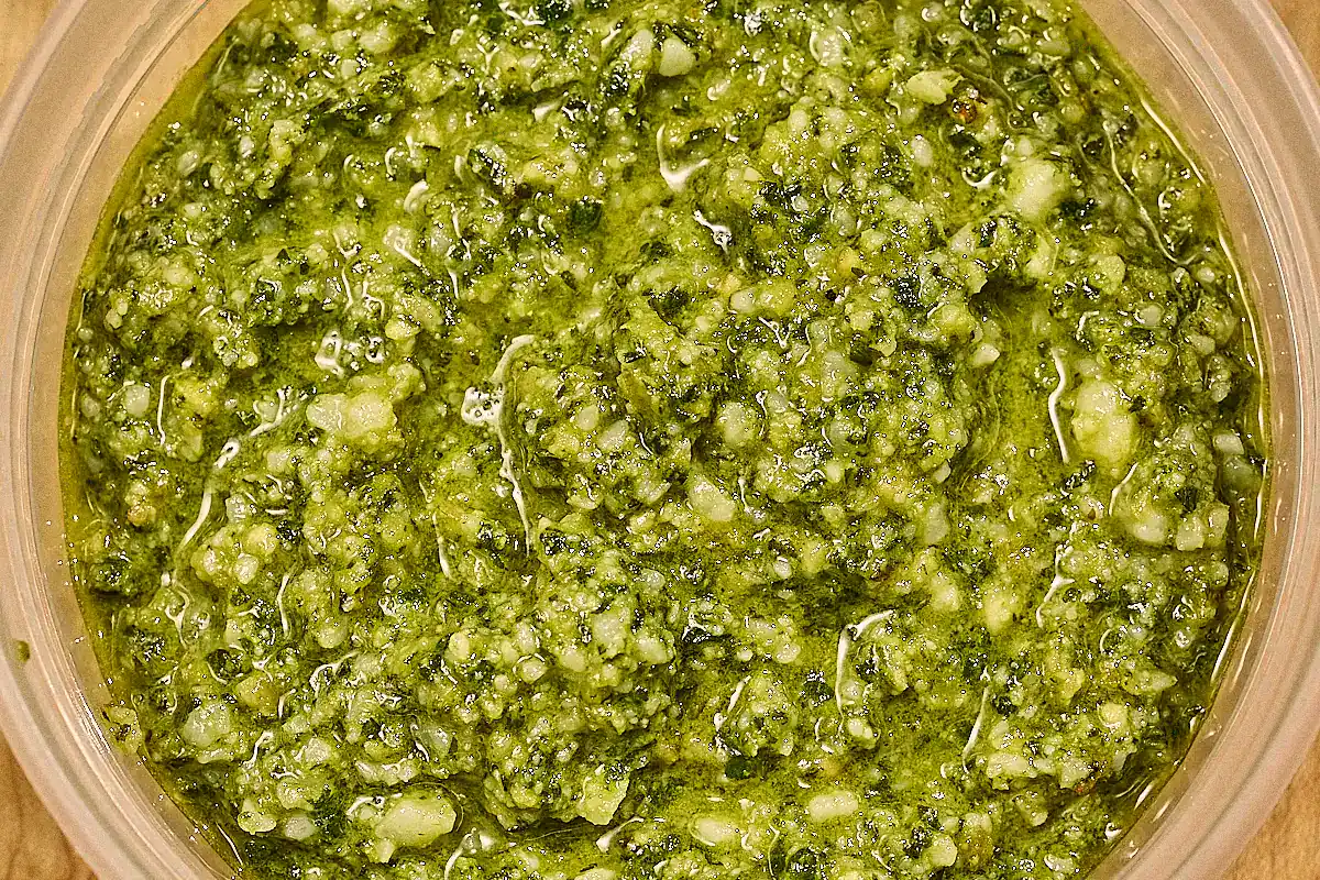basil pesto with walnuts detail