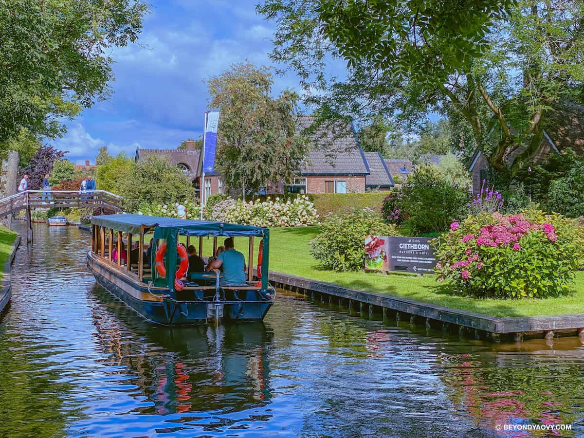 Rich results on Google's SERP when searching for ‘หมู่บ้านไร้ถนนกีโธร์น (Giethoorn)’, ‘Giethoorn’, ‘หมู่บ้านไร้ถนนกีโธร์น’, ‘หมู่บ้านไร้ถนน’, ‘หมู่บ้าน Giethoorn’, ‘หมู่บ้านที่เนเธอร์แลนด์’, ‘Giethoorn รีวิว เดินทาง’, ‘Giethoorn ประวัติ’, ‘หมู่บ้าน กีธูร์น เวนิสแห่งเนเธอร์แลนด์’, ‘หมู่บ้านกีธูร์น เนเธอร์แลนด์’, ‘หมู่บ้านไร้ถนน เนเธอร์แลนด์’, ‘Giethoorn รีวิว’, ‘Giethoorn Netherlands’, ‘Netherlands’, ‘Travelling in Giethoorn’, ‘Travelling in the Netherlands’, ‘Giethoorn where the canals are the roads’, ‘Giethoorn การเดินทาง’, ‘Giethoorn ท่องเที่ยว’, ‘เที่ยวเนเธอร์แลนด์’, ‘การเดินทางท่องเที่ยวในเนเธอร์แลนด์’, ‘เนเธอร์แลนด์’, ‘ประเทศเนเธอร์แลนด์’, ‘จังหวัดโอเฟอร์ไรส์เซิล’, ‘Overijssel’, ‘วางแผนเที่ยวเนเธอร์แลนด์ด้วยตัวเอง’, ‘วางแผนเที่ยวเนเธอร์แลนด์’, ‘One Day Trip จากอัมสเตอร์ดัม, ‘One Day Trip’ and ‘One day trip from Amsterdam’