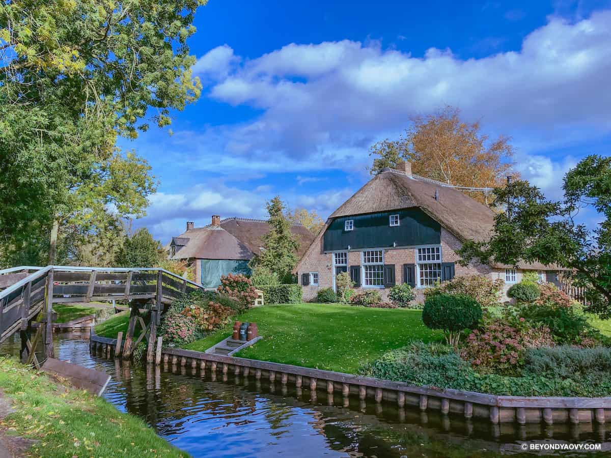 Rich results on Google's SERP when searching for ‘หมู่บ้านไร้ถนนกีโธร์น (Giethoorn)’, ‘Giethoorn’, ‘หมู่บ้านไร้ถนนกีโธร์น’, ‘หมู่บ้านไร้ถนน’, ‘หมู่บ้าน Giethoorn’, ‘หมู่บ้านที่เนเธอร์แลนด์’, ‘Giethoorn รีวิว เดินทาง’, ‘Giethoorn ประวัติ’, ‘หมู่บ้าน กีธูร์น เวนิสแห่งเนเธอร์แลนด์’, ‘หมู่บ้านกีธูร์น เนเธอร์แลนด์’, ‘หมู่บ้านไร้ถนน เนเธอร์แลนด์’, ‘Giethoorn รีวิว’, ‘Giethoorn Netherlands’, ‘Netherlands’, ‘Travelling in Giethoorn’, ‘Travelling in the Netherlands’, ‘Giethoorn where the canals are the roads’, ‘Giethoorn การเดินทาง’, ‘Giethoorn ท่องเที่ยว’, ‘เที่ยวเนเธอร์แลนด์’, ‘การเดินทางท่องเที่ยวในเนเธอร์แลนด์’, ‘เนเธอร์แลนด์’, ‘ประเทศเนเธอร์แลนด์’, ‘จังหวัดโอเฟอร์ไรส์เซิล’, ‘Overijssel’, ‘วางแผนเที่ยวเนเธอร์แลนด์ด้วยตัวเอง’, ‘วางแผนเที่ยวเนเธอร์แลนด์’, ‘One Day Trip จากอัมสเตอร์ดัม, ‘One Day Trip’ and ‘One day trip from Amsterdam’