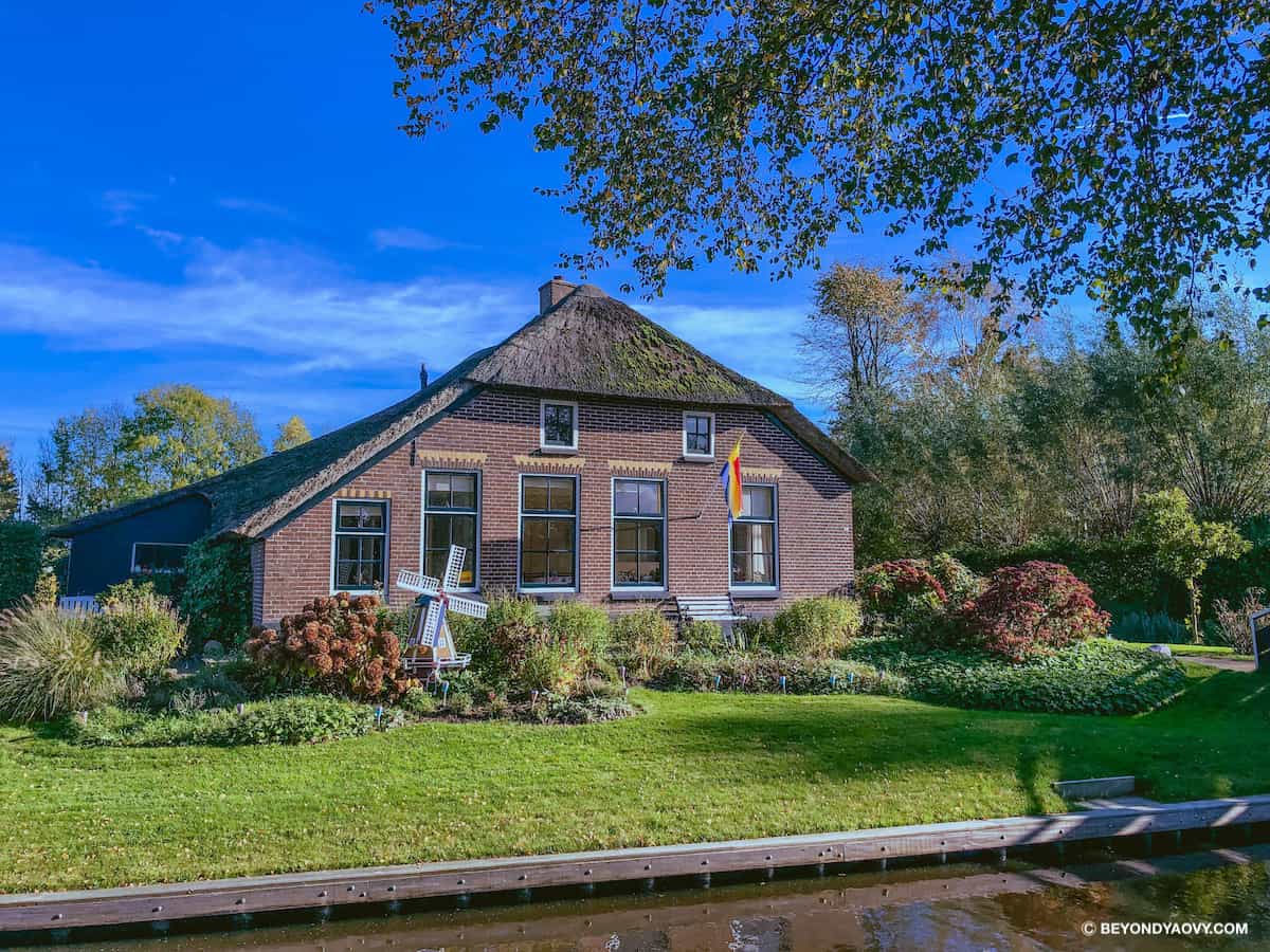 Rich results on Google's SERP when searching for ‘หมู่บ้านไร้ถนนกีโธร์น (Giethoorn)’, ‘Giethoorn’, ‘หมู่บ้านไร้ถนนกีโธร์น’, ‘หมู่บ้านไร้ถนน’, ‘หมู่บ้าน Giethoorn’, ‘หมู่บ้านที่เนเธอร์แลนด์’, ‘Giethoorn รีวิว เดินทาง’, ‘Giethoorn ประวัติ’, ‘หมู่บ้าน กีธูร์น เวนิสแห่งเนเธอร์แลนด์’, ‘หมู่บ้านกีธูร์น เนเธอร์แลนด์’, ‘หมู่บ้านไร้ถนน เนเธอร์แลนด์’, ‘Giethoorn รีวิว’, ‘Giethoorn Netherlands’, ‘Netherlands’, ‘Travelling in Giethoorn’, ‘Travelling in the Netherlands’, ‘Giethoorn where the canals are the roads’, ‘Giethoorn การเดินทาง’, ‘Giethoorn ท่องเที่ยว’, ‘เที่ยวเนเธอร์แลนด์’, ‘การเดินทางท่องเที่ยวในเนเธอร์แลนด์’, ‘เนเธอร์แลนด์’, ‘ประเทศเนเธอร์แลนด์’, ‘จังหวัดโอเฟอร์ไรส์เซิล’, ‘Overijssel’, ‘วางแผนเที่ยวเนเธอร์แลนด์ด้วยตัวเอง’, ‘วางแผนเที่ยวเนเธอร์แลนด์’, ‘One Day Trip จากอัมสเตอร์ดัม, ‘One Day Trip’ and ‘One day trip from Amsterdam’