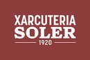 Logo xarcuteria soler blanc amb fons vermell.