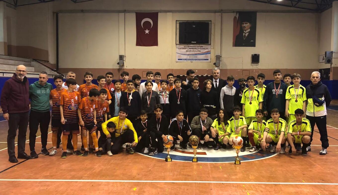 Şampiyon Feride Raşit Kalkan Ortaokulu