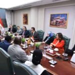 وزير الصحة يبحث مع نظيره الأوغندي تعزيز التعاون في الأدوية واللقاحات