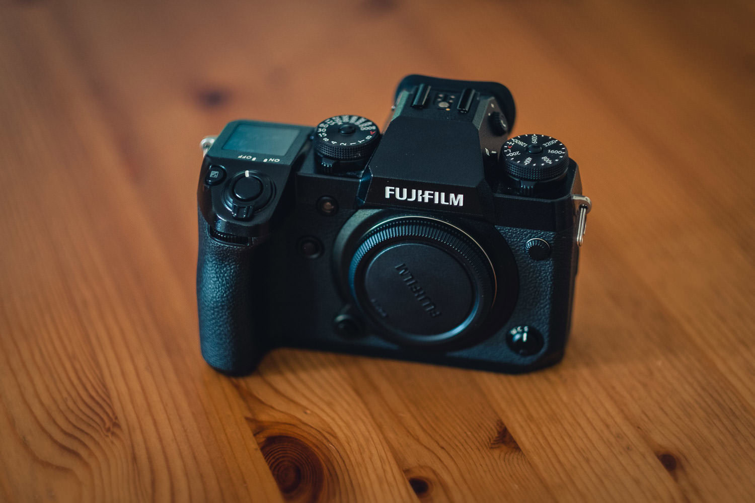 Kamera Fujifilm X-H1 von vorne als Equipment