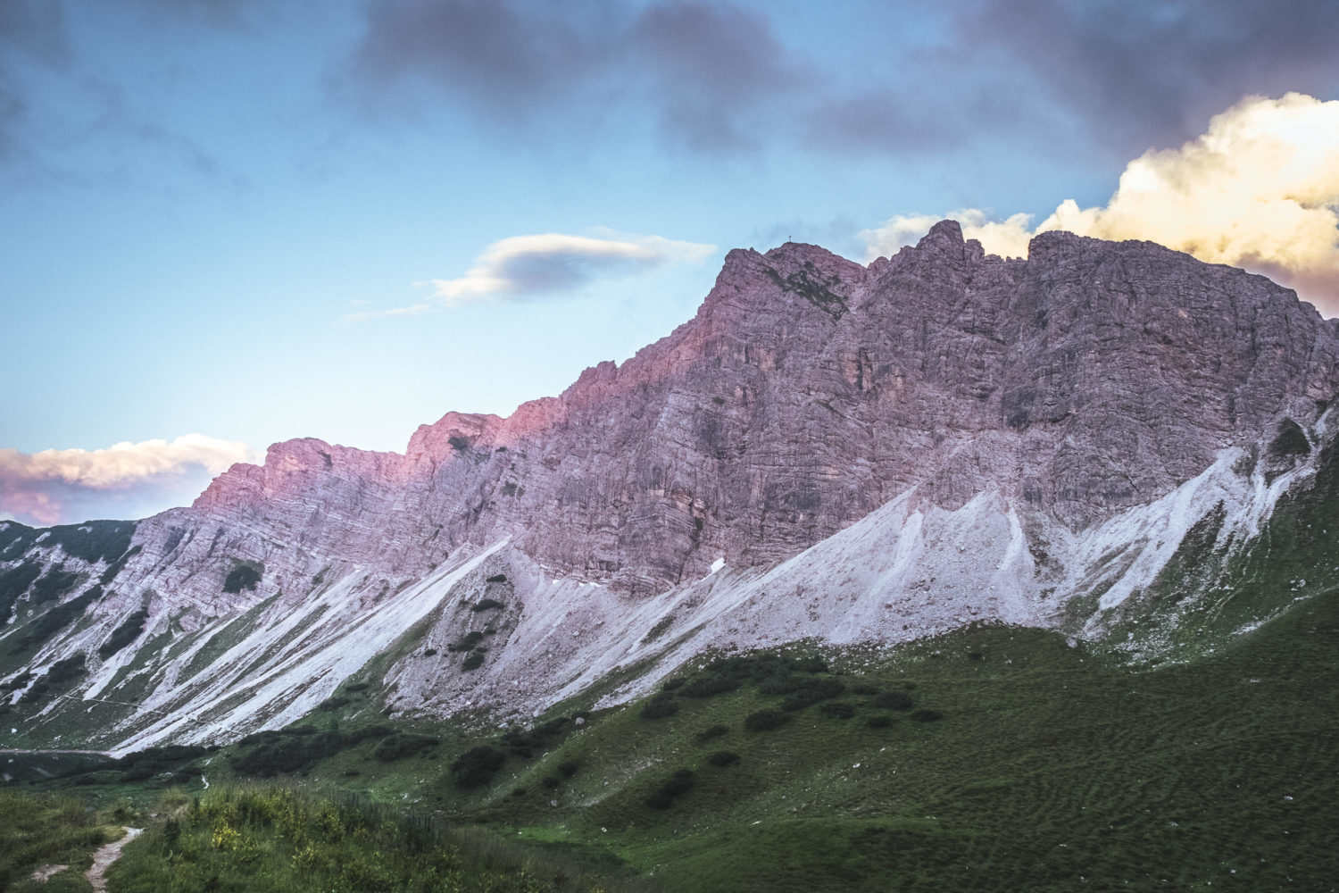 Lachenspitze an der Landsbergerhütte beim Sonnenuntergang