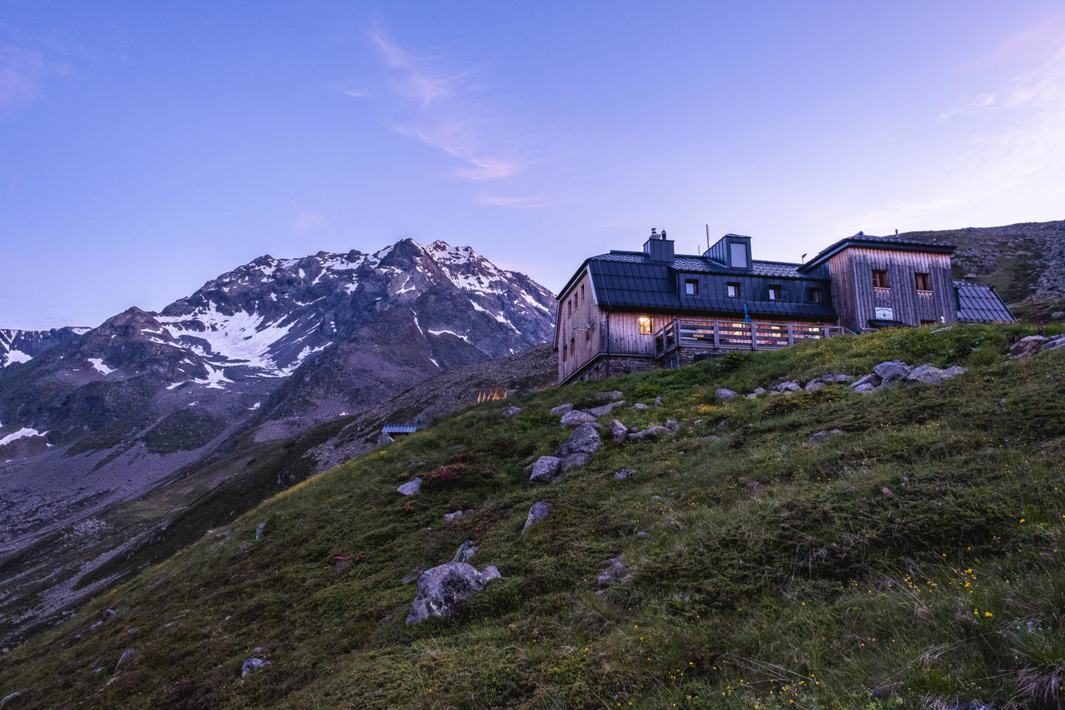 Westfalenhaus im Abendlicht auf der Sellrainer Hüttenrunde